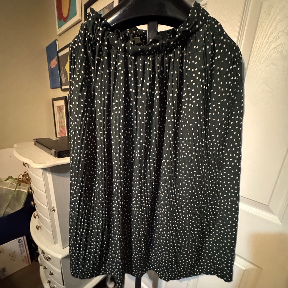 Exlura 33" green with white polka dots skirt